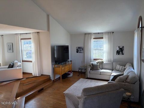 Tiny photo for 145 W Woodmere Drive, Tiffin, OH 44883 (MLS # 10004711)