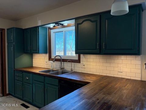 Tiny photo for 145 W Woodmere Drive, Tiffin, OH 44883 (MLS # 10004711)