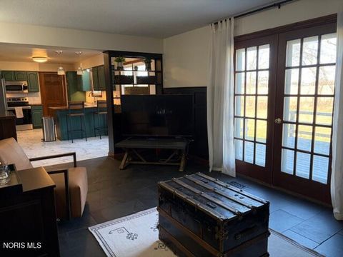 Tiny photo for 145 W Woodmere Drive, Tiffin, OH 44883 (MLS # 10004711)