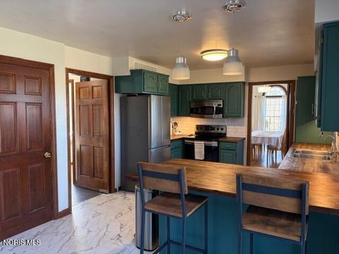 Tiny photo for 145 W Woodmere Drive, Tiffin, OH 44883 (MLS # 10004711)