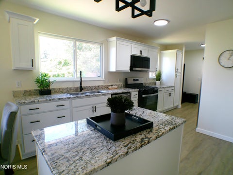 Tiny photo for 2560 Koehler Avenue, Toledo, OH 43613 (MLS # 10014037)