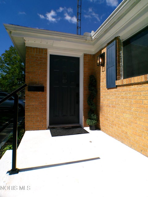 Tiny photo for 2560 Koehler Avenue, Toledo, OH 43613 (MLS # 10014037)