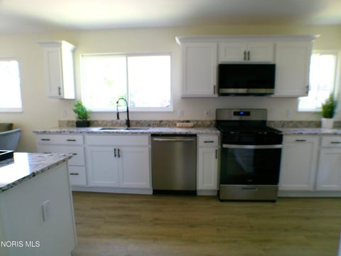 Tiny photo for 2560 Koehler Avenue, Toledo, OH 43613 (MLS # 10014037)