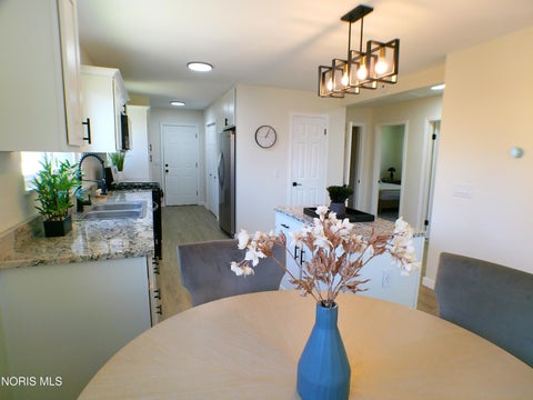Tiny photo for 2560 Koehler Avenue, Toledo, OH 43613 (MLS # 10014037)