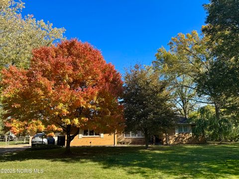Photo of 5914 Winding Way Drive, Sylvania, OH 43560 (MLS # 10000797) Photo of 5914 Winding Way Drive, Sylvania, OH 43560 (MLS # 10000797)