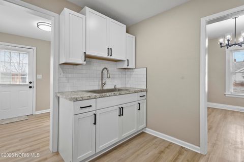 Tiny photo for 1702 Pool Street, Toledo, OH 43605 (MLS # 10002768)