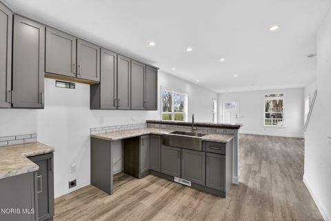 Tiny photo for 440 South Avenue, Toledo, OH 43609 (MLS # 10005398)