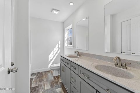 Tiny photo for 440 South Avenue, Toledo, OH 43609 (MLS # 10005398)