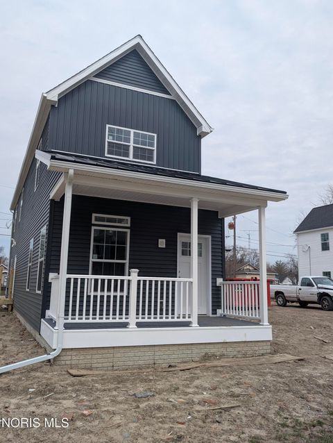 Photo of 439 Maumee Avenue, Toledo, OH 43609 (MLS # 10005398)