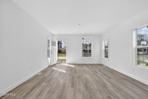 Tiny photo for 440 South Avenue, Toledo, OH 43609 (MLS # 10005398)