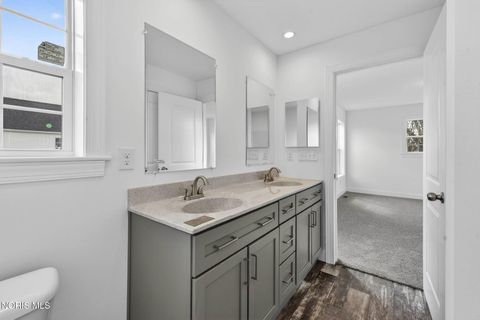 Tiny photo for 440 South Avenue, Toledo, OH 43609 (MLS # 10005398)