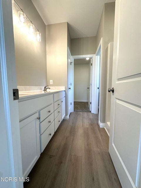 Tiny photo for 1002 Pine Ridge Dr St, Perrysburg, OH 43551 (MLS # 10014618)