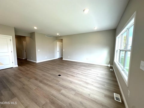 Tiny photo for 1002 Pine Ridge Dr St, Perrysburg, OH 43551 (MLS # 10014618)