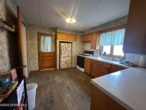 Tiny photo for 445 N Sandusky Avenue, Upper Sandusky, OH 43351 (MLS # 10002471)