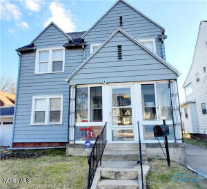 Photo of 1411 Craigwood Road, Toledo, OH 43612 (MLS # 10014357)
