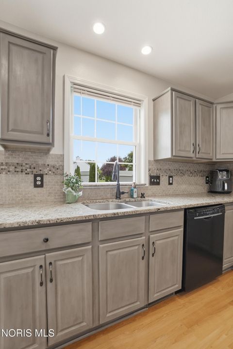 Tiny photo for 7820 Harvest Gold Drive, Holland, OH 43528 (MLS # 10007896)