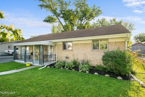 Tiny photo for 820 S Hill Park Drive, Holland, OH 43528 (MLS # 10010497)