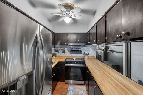 Tiny photo for 820 S Hill Park Drive, Holland, OH 43528 (MLS # 10010497)
