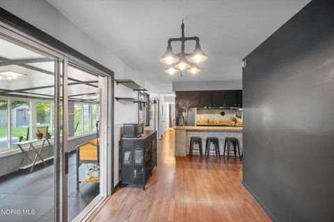 Tiny photo for 820 S Hill Park Drive, Holland, OH 43528 (MLS # 10010497)