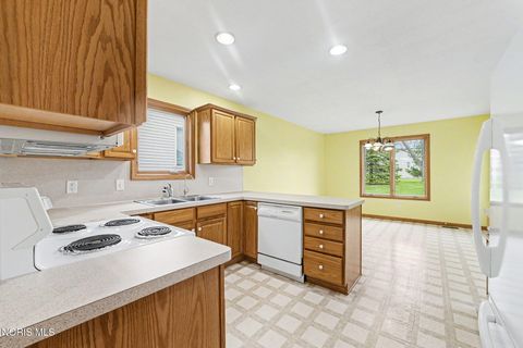 Tiny photo for 2411 Villa Drive, Findlay, OH 45840 (MLS # 10005813)