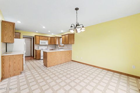 Tiny photo for 2411 Villa Drive, Findlay, OH 45840 (MLS # 10005813)