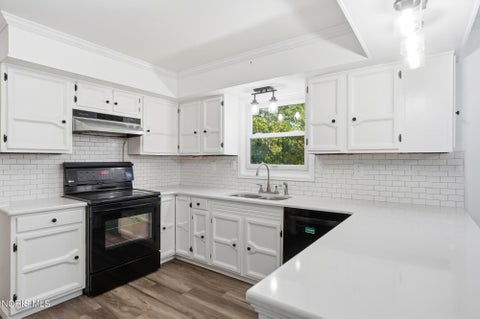 Tiny photo for 15760 Five Point Road, Perrysburg, OH 43551 (MLS # 10014313)