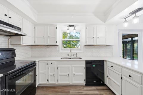 Tiny photo for 15760 Five Point Road, Perrysburg, OH 43551 (MLS # 10014313)