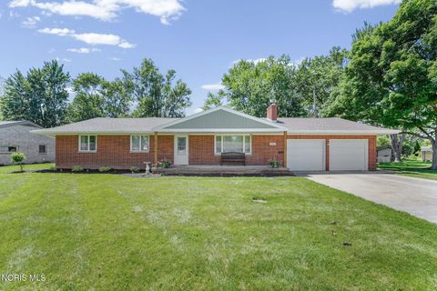 Photo of 1040 Woodside Drive, Findlay, OH 45840 (MLS # 10008429)