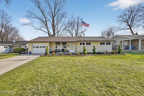Photo of 3015 Lambert Drive, Toledo, OH 43613 (MLS # 10005426)