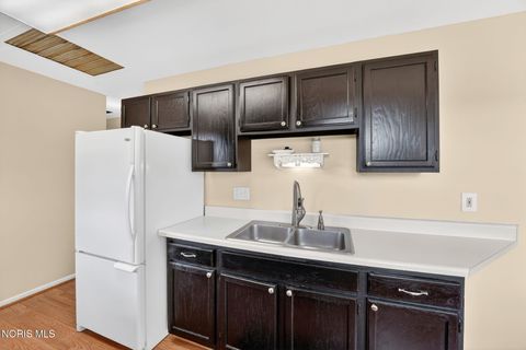 Tiny photo for 3015 Lambert Drive, Toledo, OH 43613 (MLS # 10005426)