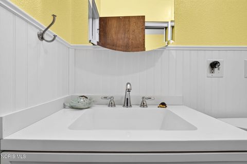 Tiny photo for 3015 Lambert Drive, Toledo, OH 43613 (MLS # 10005426)