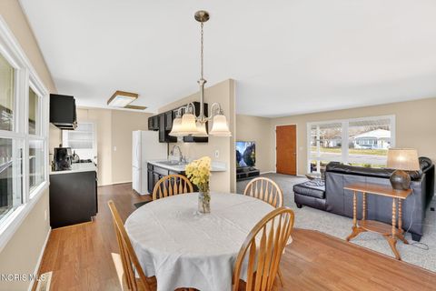 Tiny photo for 3015 Lambert Drive, Toledo, OH 43613 (MLS # 10005426)