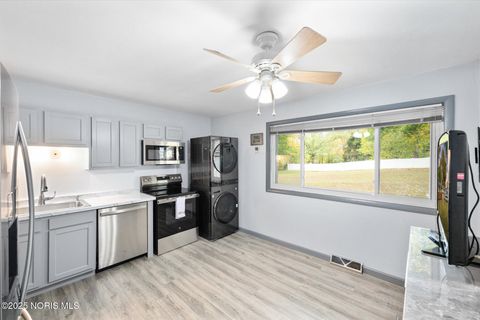 Tiny photo for 2121 Holiday Drive, Swanton, OH 43558 (MLS # 10000598)