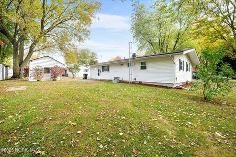 Tiny photo for 2121 Holiday Drive, Swanton, OH 43558 (MLS # 10000598)