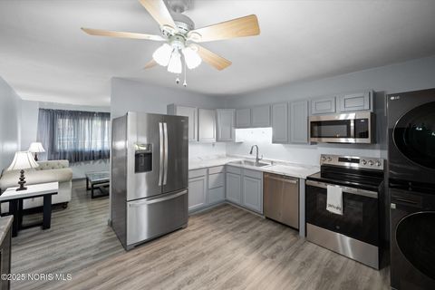 Tiny photo for 2121 Holiday Drive, Swanton, OH 43558 (MLS # 10000598)