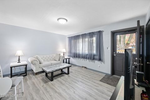Tiny photo for 2121 Holiday Drive, Swanton, OH 43558 (MLS # 10000598)