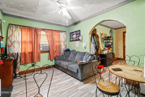 Tiny photo for 2335 Ward Street, Toledo, OH 43609 (MLS # 10012860)