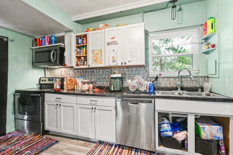 Tiny photo for 2335 Ward Street, Toledo, OH 43609 (MLS # 10012860)