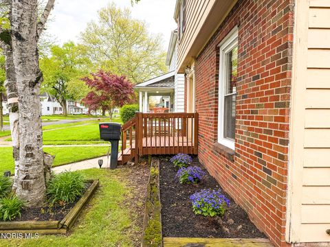 Tiny photo for 3243 Northwood Avenue, Toledo, OH 43606 (MLS # 10007188)