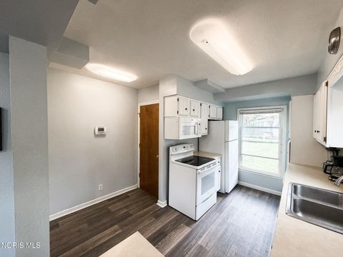 Tiny photo for 3243 Northwood Avenue, Toledo, OH 43606 (MLS # 10007188)