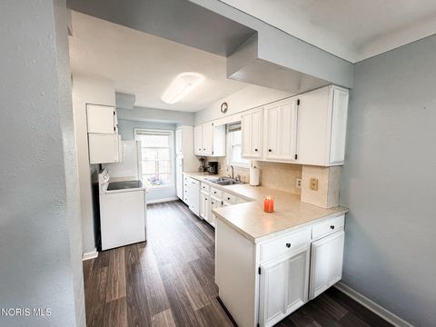 Tiny photo for 3243 Northwood Avenue, Toledo, OH 43606 (MLS # 10007188)