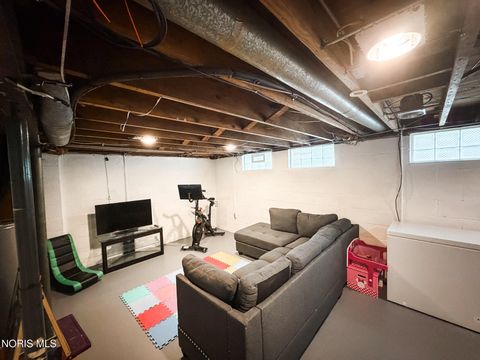 Tiny photo for 3243 Northwood Avenue, Toledo, OH 43606 (MLS # 10007188)