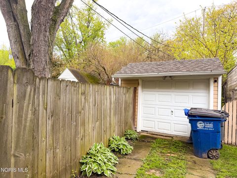 Tiny photo for 3243 Northwood Avenue, Toledo, OH 43606 (MLS # 10007188)