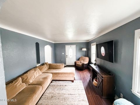 Tiny photo for 3243 Northwood Avenue, Toledo, OH 43606 (MLS # 10007188)