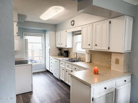 Tiny photo for 3243 Northwood Avenue, Toledo, OH 43606 (MLS # 10007188)