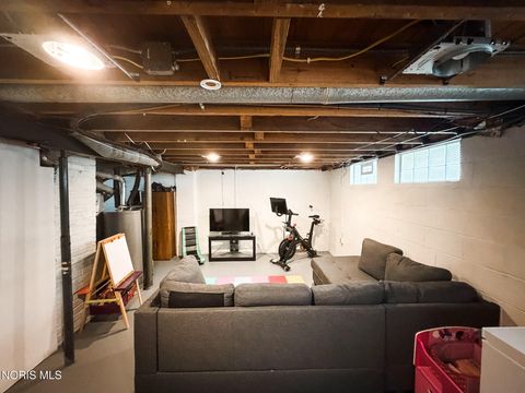 Tiny photo for 3243 Northwood Avenue, Toledo, OH 43606 (MLS # 10007188)