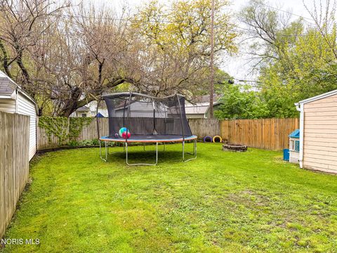 Tiny photo for 3243 Northwood Avenue, Toledo, OH 43606 (MLS # 10007188)