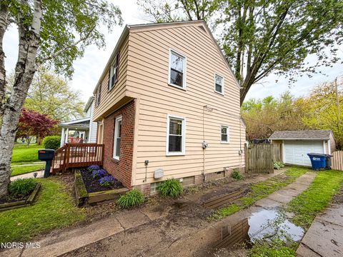 Tiny photo for 3243 Northwood Avenue, Toledo, OH 43606 (MLS # 10007188)