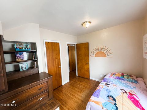Tiny photo for 3243 Northwood Avenue, Toledo, OH 43606 (MLS # 10007188)