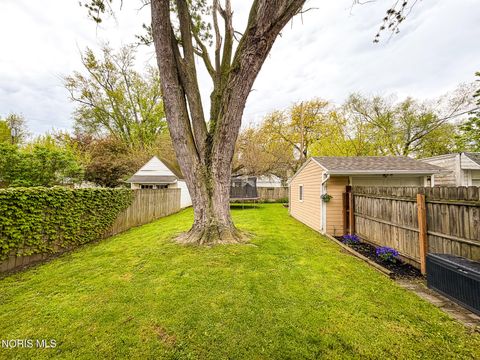 Tiny photo for 3243 Northwood Avenue, Toledo, OH 43606 (MLS # 10007188)